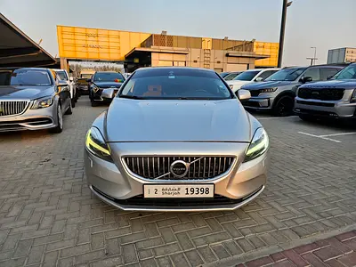 Volvo V40 T3 2019 GCC Specs full option panoramic