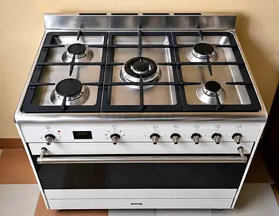 SMEG 90cm Gas Cooker with Large Electric Oven – Excellent Condition