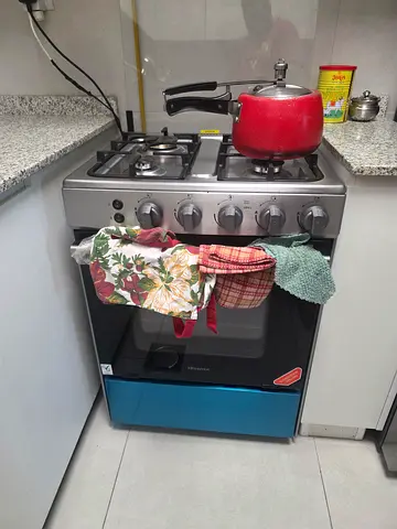 Less than 1 year old cooking range