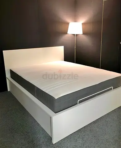 Ikea hydrolic bed with ikea mattress king size 180 x200cm