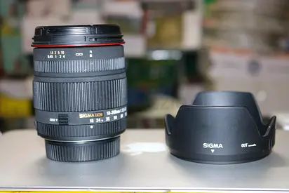 Sigma 18-200mm DC OS Zoom Lens with Hood - New Condition