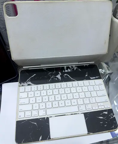 iPad keyboard folio case with trackpad - white/marble - Used pretty well