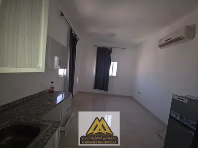 استديو مساحه كبيره مع مطبخ شبه منفصل بمنطقة الراشديه3 قريب من قصر الحاكم وجميع الخدمات والطرق الرئيسيه