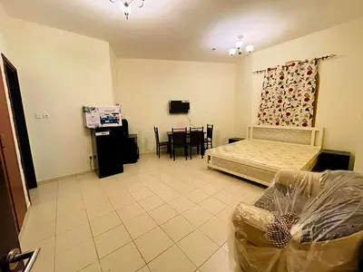 FURNISHED MASTER ROOM AVAILABLE FOR FAMILY