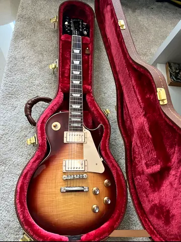 Gibson Les Paul Standard Electric Guitar with Hard Case