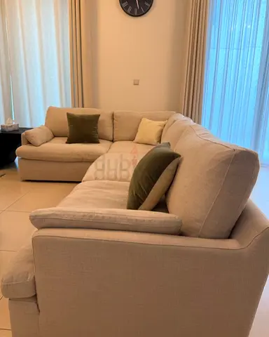 Swin Modular perfect condition home center sofa