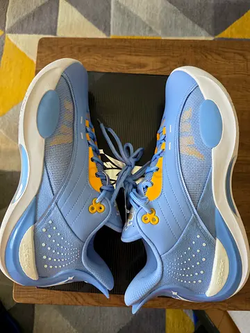 FOR SALE ORIGINAL BRAND NEW 361DEGREES BASKETBALL SHOES TEAM JOKER DENVER