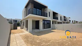 Corner Townhouse Brand new , Prime Location , Next To The Hub
