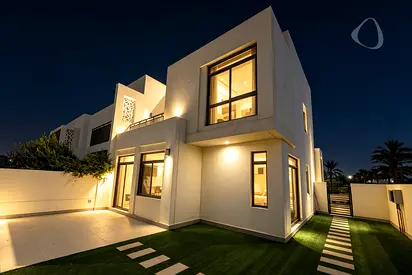 Pool Backing | 4 bed corner plot | Area Specialist