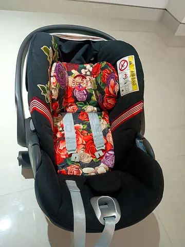 Infant car seat / carrier with floral insert - used, good condition