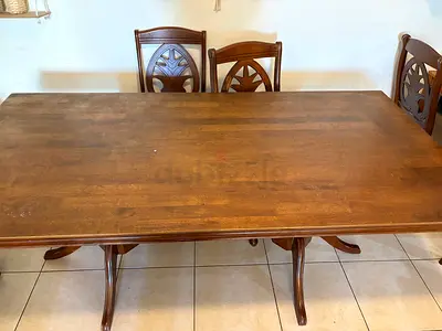 Large dinner table with 7 free seats