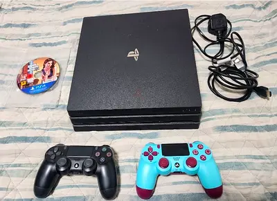 Playstation 4 PRO (CUH-7216B), 2 controllers and GTA5 Game