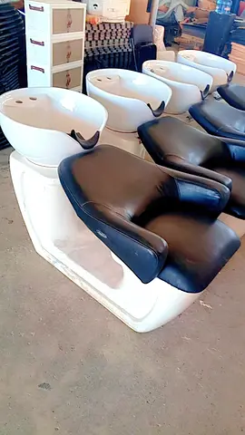Set of salon shampoo backwash units with reclining chairs (4 pcs)