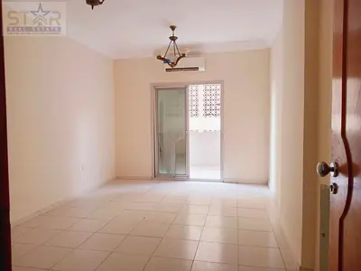 شقة غرفة وصالة للإيجار السنوي مع بلكونة وموقف سيارة | بناية عائلية | السور – الشارقة