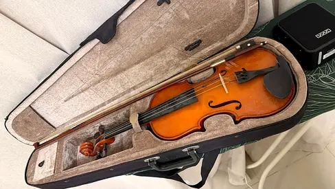 4/4 Acoustic Violin with Case and Bow