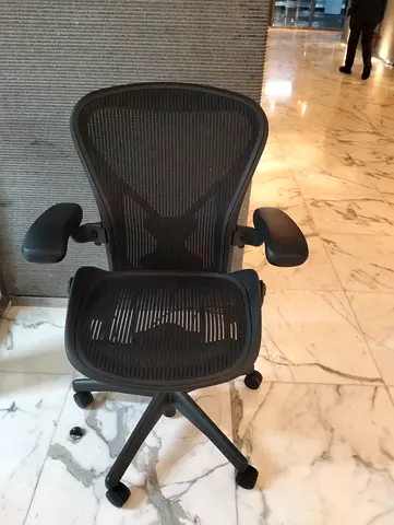 For selling Herman Miller Areon classic chair size B and C available