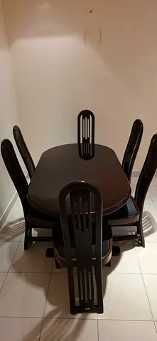 Dining table with 6 matching chairs - solid wood in excellent condition