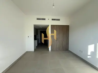 استوديو جديد أول ساكن للإيجار في جزيرة مريم مع بلكونة