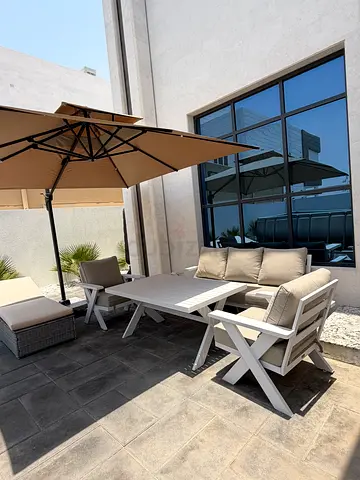 Outdoor tables with chair