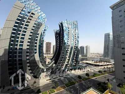 Near to Dubai Mall | Unfurnished | Canal View