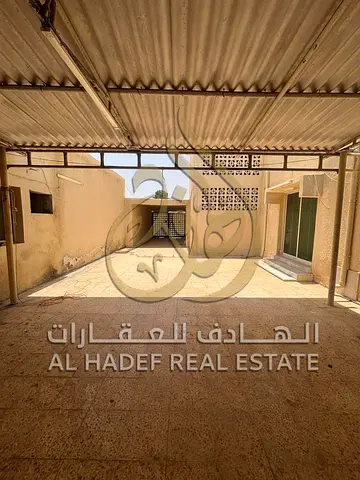 🏡 فيلا للإيجار السنوي في الجزات – الشارقة ✨ فيلا عائلية واسعة | مدخل خاص | 4 مواقف سيارات | جاهزة بعد الصيانة فرصة مميزة لاستئجار فيلا واسعة في منطقة