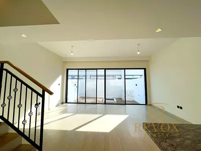 SINGLE ROW 5BR TOWNHOUSE | GARDEN FACING | CLOSE TO CENTRAL HUB