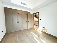 SINGLE ROW 5BR TOWNHOUSE | GARDEN FACING | CLOSE TO CENTRAL HUB