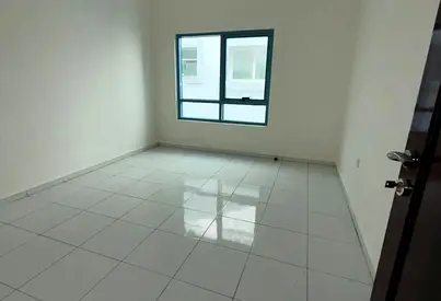 شقة للإيجار السنوي في الخان بالشارقة، غرفتان وصالة بتصميم عملي، تكييف مركزي، حمامان، وموقع مميز قريب من جميع الخدمات، مناسبة للعائلات وتوفر الراحة وسه