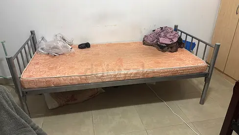 Single metal frame bed with mattress - good condition