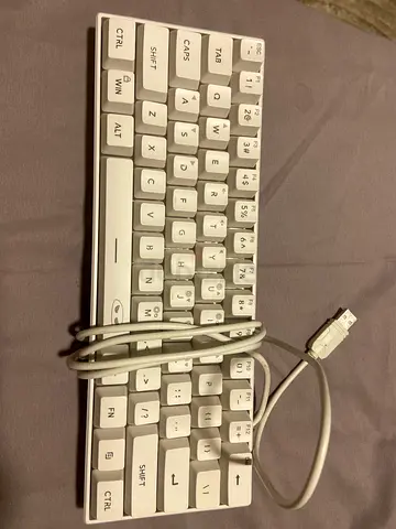 Compact wired mechanical keyboard - 70% layout, white USBb