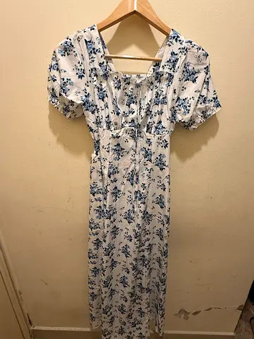 White and blue floral midi dress with puff sleeves - size Small to Medium