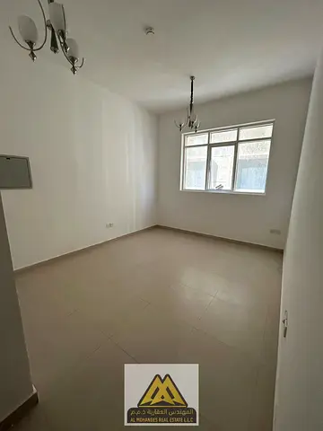 New apartment with high-end finishes, master bedroom, built-in wardrobes, flexible payment options, free maintenance, and central air conditioning.