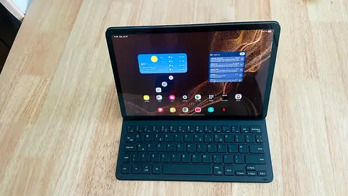 Samsung Galaxy Tab S8 (11) 128GB WiFi + Keyboard Case — Full Box