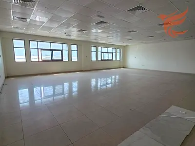 Large Commercial Shop Ready for Immediate Business Operations