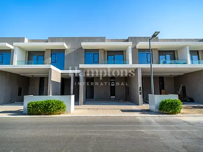 Exclusive | Close to pool | Family Living