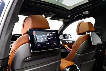 2021 BMW X7 — миниатюра 17