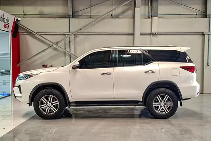 2021 Toyota FORTUNER — фото 5