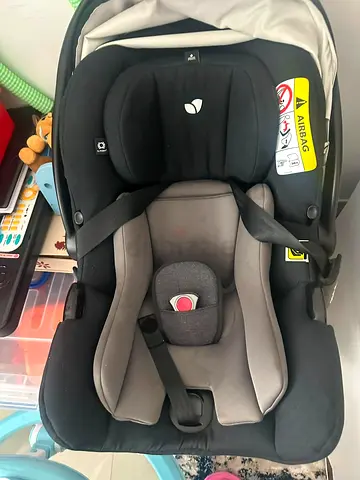 Infant car seat / baby carrier - used, excellent condition