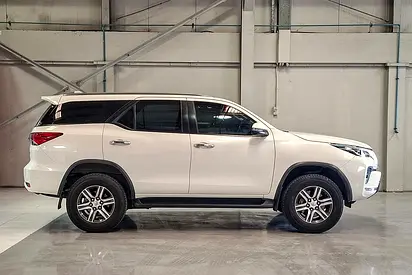 2021 Toyota FORTUNER — фото 4