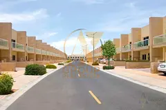 Single row 3bed room +maids room for rent in warsan villa