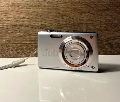 Samsung Compact Point-and-Shoot Camera — Lightly Used