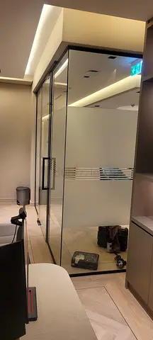 Aluminium glass installation and maintenance