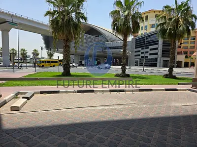 Ready To Metro | Front Of Metro | Prime Location