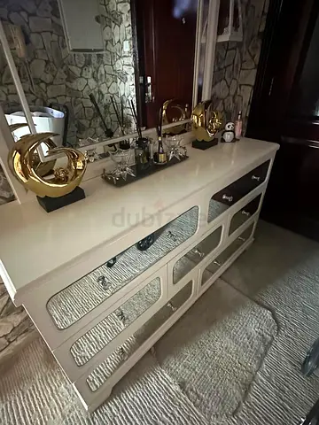 Dressing table