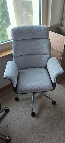 Comfortable modern swivel office chair in light grey bouclé