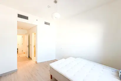 Upgraded | Spacious | Vacant now | Middle floor