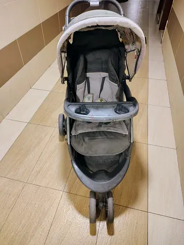 3-wheel baby stroller with canopy and tray... can take 20 kgs weight easily