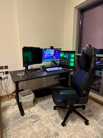 Gaming PC setup with triple monitors, RGB tower and ergonomic chair. I sell it with the table and al