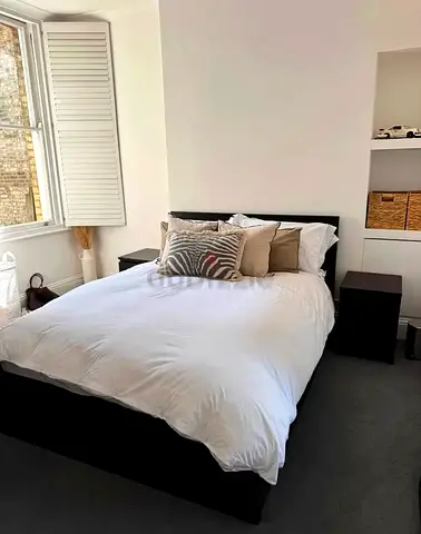 Ikea malm queen size bed with matters 2 storage