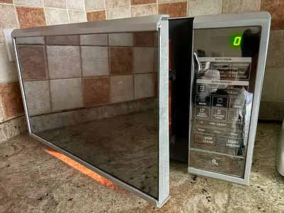LG countertop microwave oven - great working condition